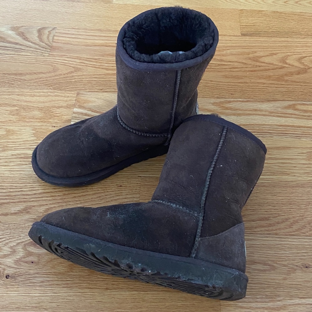 UGG Women's Brown Classic Short Sheepskin Boot (5)